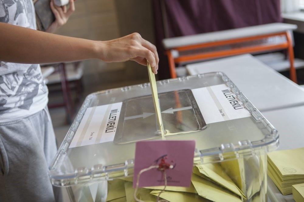 A total of 339 out of 550 deputies had voted in favor of the package, which required a referendum. 