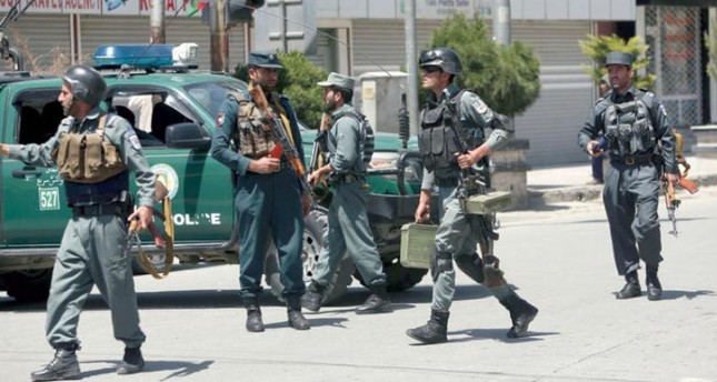 مقتل 7 من الشرطة الأفغانية بينهم مسؤول في هجوم وسط البلاد