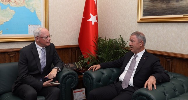 وزير الدفاع التركي يبحث إقامة المنطقة الآمنة مع المبعوث الأمريكي لسوريا