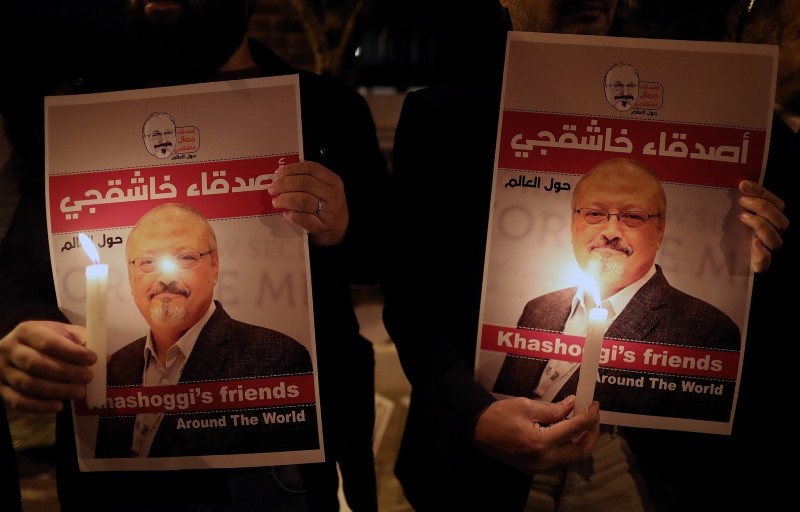 Protestors hold candles and pictures of Jamal Khashoggi during the demonstration in front of Saudi Arabian consulate in Istanbul, October 25, 2018. (EPA Photo)