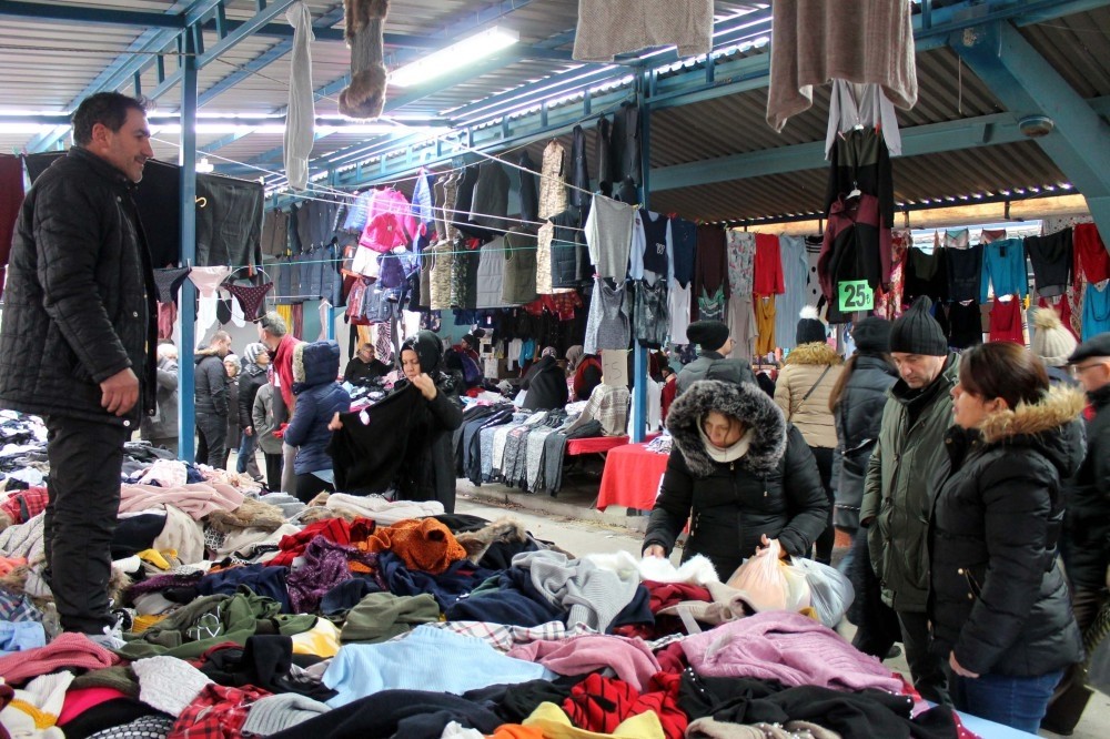 People shopping at the Ulus Pazaru0131, a local marketplace in Edirne.