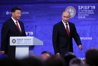 Russian President Vladimir Putin (R) and Chinese President Xi Jinping attend a session of the St. Petersburg International Economic Forum (SPIEF), Russia, June 7, 2019.