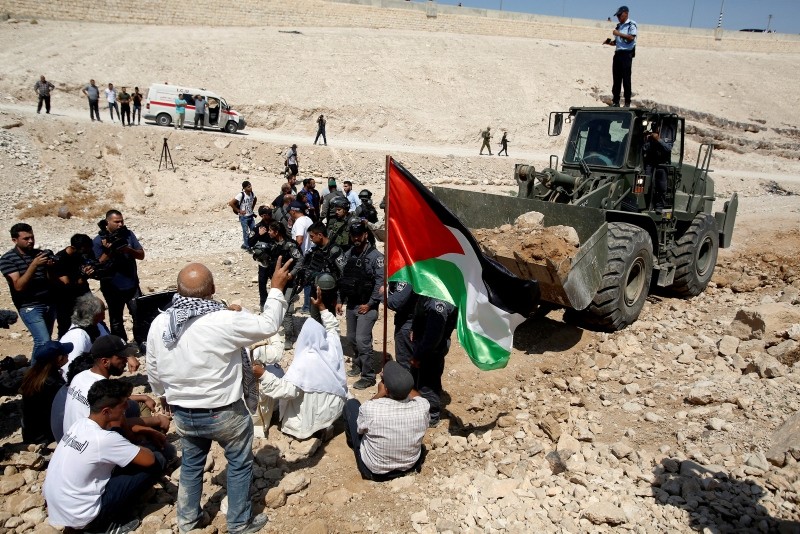 Palestinians gather in front of an Israeli bulldozer as they protest against Israel's plan to demolish the Palestinian Bedouin village of Khan al-Ahmar, in the occupied West Bank September 14, 2018. (Reuters Photo)