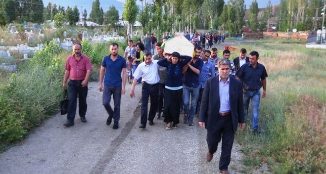 HDP-Abgeordnete nehmen an PKK-Beerdigung teil