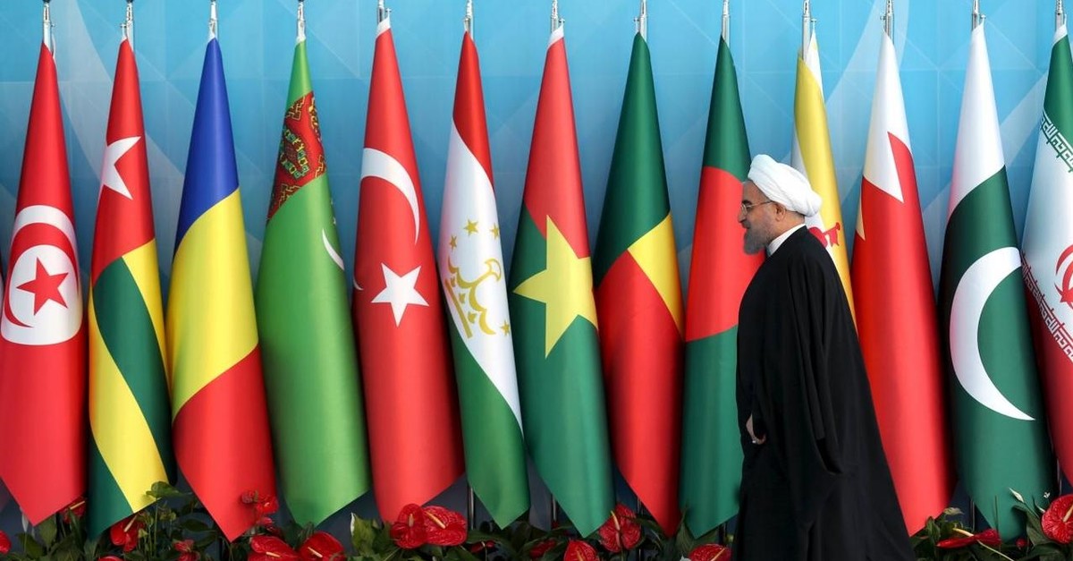 Iranian President Hassan Rouhani arrives the Organisation of Islamic Cooperation (OIC) Istanbul Summit in Istanbul, Turkey April 14, 2016. (Reuters Photo)