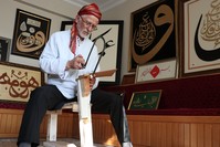 Working as a journalist for five years and as a teacher for 30 years, u0130nci continued naht art while he was a teacher and did not abandon it for 40 years.