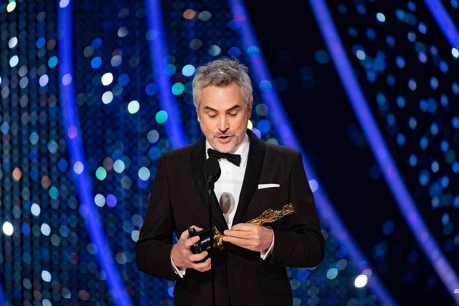 Alfonso Cuaron accepts the Oscar for achievement in cinematography during the 91st annual Academy Awards ceremony at the Dolby Theatre in Hollywood, California, Feb. 24, 2019.