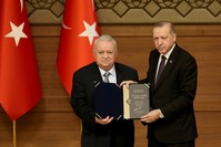 President Recep Tayyip Erdou011fan presented a Culture and Tourism Ministry award to Amir Ateu015f, head of the u00dcsku00fcdar Music Society, at a ceremony in Ankara yesterday.