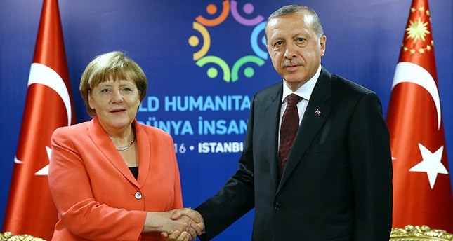 أردوغان وميركل يبحثان هاتفياً آخر التطورات في سوريا