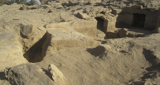 الآثار المصرية تعلن اكتشاف 12 مقبرة فرعونية في أسوان
