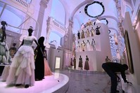 Dioru2019s exhibition at the Museum of Decorative Arts (Musee des Arts Decoratifs), which is a retrospective presenting some 400 dresses is open until January 2018.