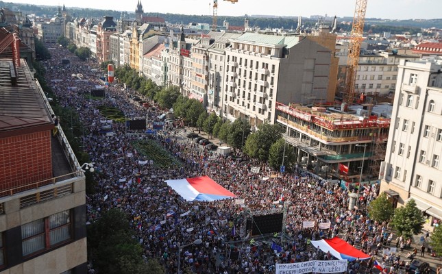 czechs demand resignation of billionaire pm babis in huge prague protest 1559673416854