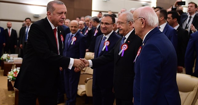 محكمة تركية تغرم قليتشدار أوغلو بدفع نحو 200 ألف ليرة كتعويض لأردوغان وعائلته