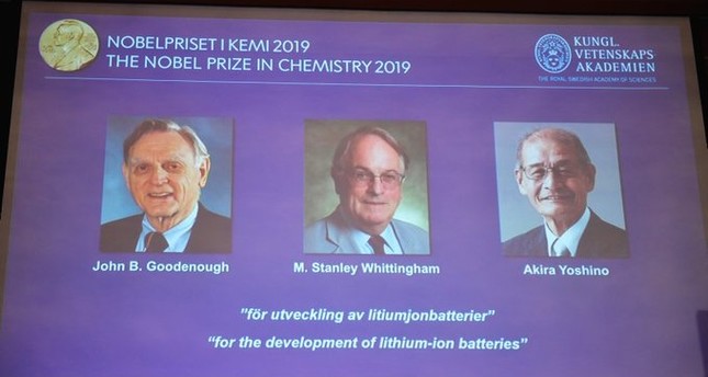 لتطويرهم بطاريات الليثيوم القابلة للشحن.. فوز 3 علماء بجائزة نوبل للكيمياء