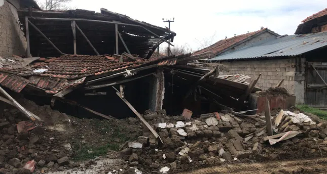 https://iadsb.tmgrup.com.tr/40d013/645/344/0/0/800/426?u=https://idsb.tmgrup.com.tr/2019/03/20/magnitude-55-earthquake-strikes-western-turkeys-denizli-1553070859423.jpg