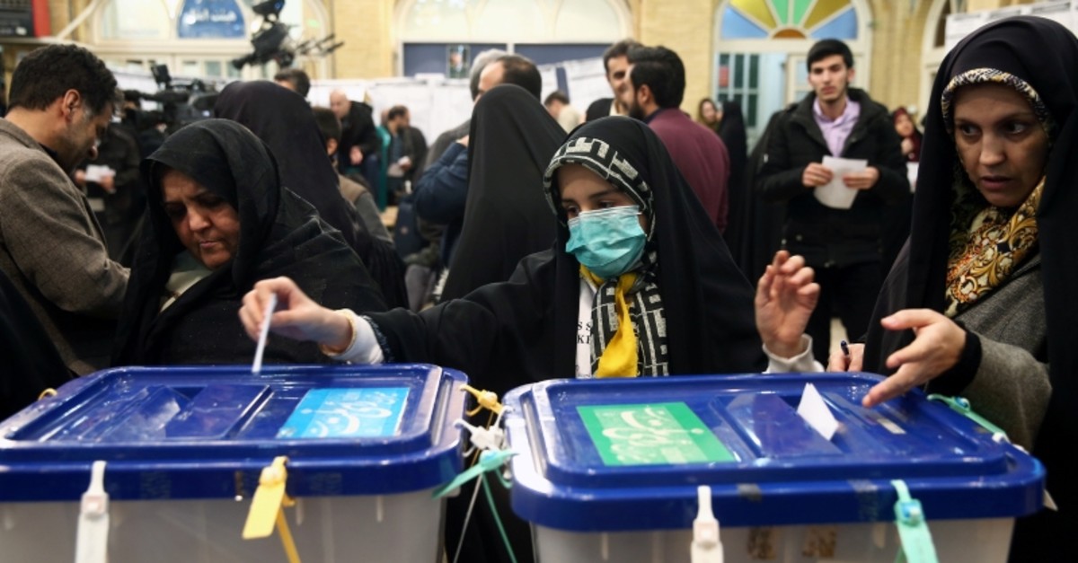 Konservatif mengklaim kemenangan dalam jajak pendapat Iran setelah rekor jumlah pemilih yang rendah