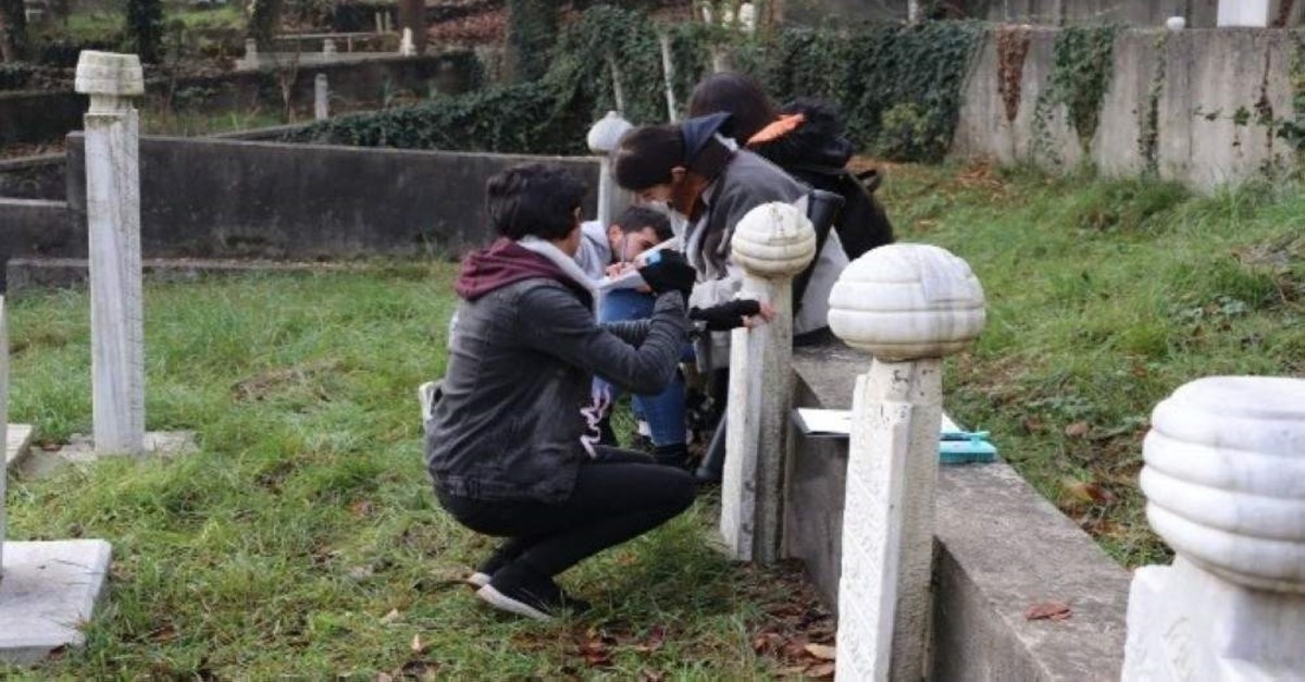 A group of researchers and students from Bart?n University will carry out field research and an academic study on the city's Ottoman-era gravestones. (IHA Photo)