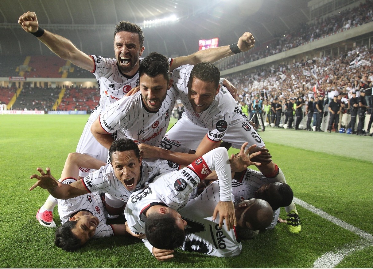 Beu015fiktau015f players celebrate winning the Super League championship after a match against Gaziantepspor on May 28.