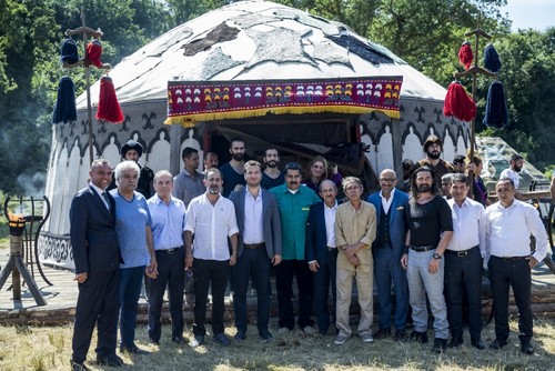 Maduro visits set of Resurrection: Ertuğrul, invites producer for a joint project in Venezuela