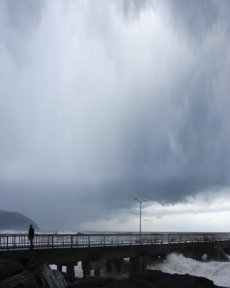 u00d6zcan Alperu2019s 2007 movie u201cSonbahar,u201d depicting the dark political atmosphere of the 1990s through the story of Yusuf, swept awards at many festivals. 