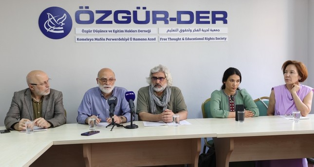 جمعية الفكر الحر وحقوق التعليم Özgür-Der تنفذ وقفة احتجاجية بمدينة إسطنبول الأناضول