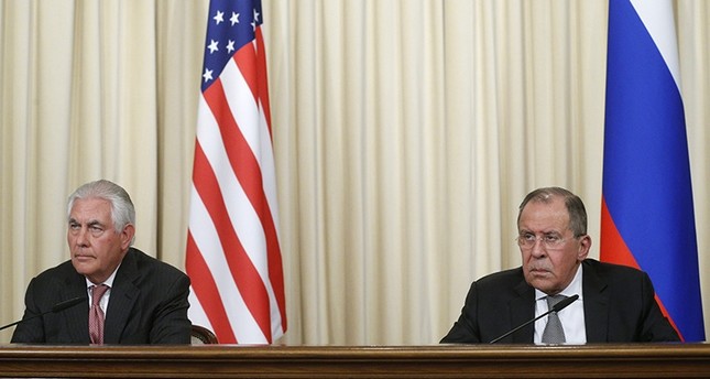وزير الخارجية الأمريكي يبحث مع نظيره الروسي التحقيقات حول الهجوم الكيميائي على خان شيخون