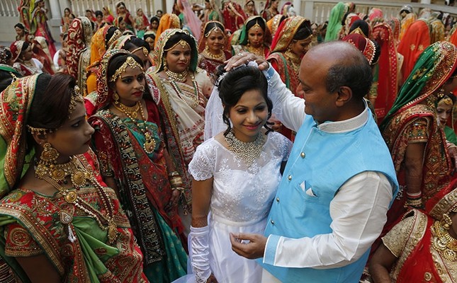 Mass Wedding Ceremony Paid For By Indian Businessman Helps 251