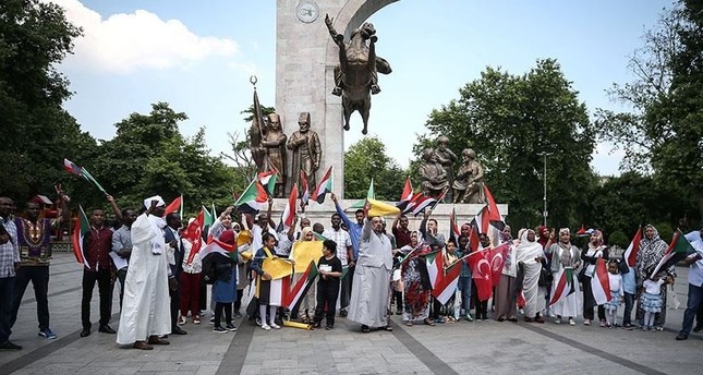 الجالية السودانية تنظم وقفة احتجاجية في إسطنبول ضد فض اعتصام الخرطوم