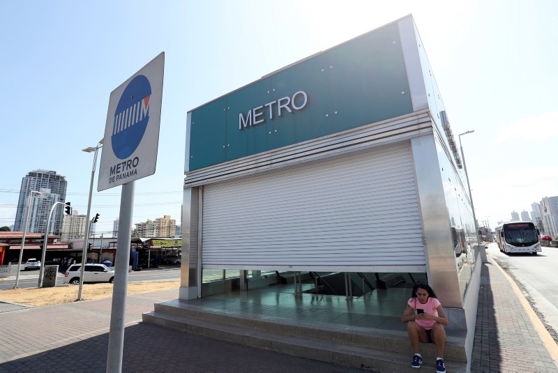 A woman uses her mobile phone outside the entrance to a closed metro station during a massive power outage in Panama City, Panama January 20, 2019. (Reuters Photo)
