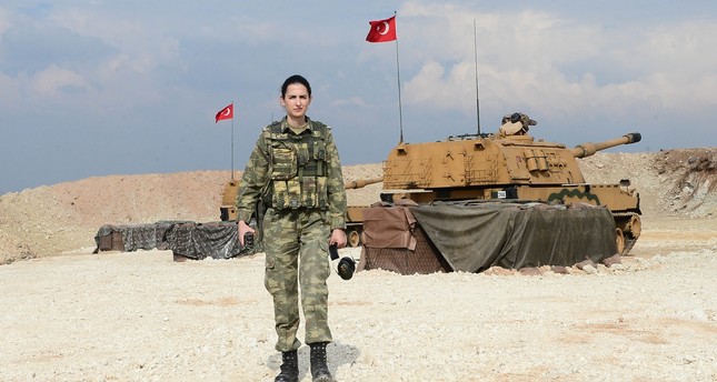 الضابطات التركيات يقمن بأدوار عسكرية هامة في عملية غصن الزيتون