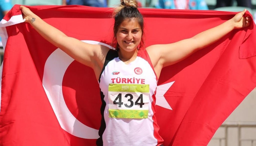 On the in-field, 20-year-old Eda Tuu011fsuz holds the world-lead in the women's javelin with 67.21 meters.