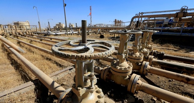 لجنة مراقبة خفض إنتاج النفط تجتمع في أبوظبي الأحد