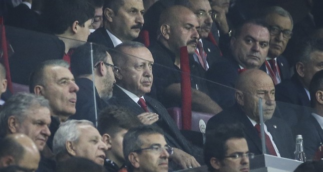 أردوغان يحضر مباراة المنتخب التركي ضد آيسلندا
