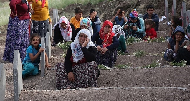 Family members of victims mourn at a cemetery in Du00fcru00fcmlu00fc village, the site of an explosion by PKK terrorists last week, near the southeastern city of Diyarbakir, Turkey May 19, 2016. (Reuters Photo)