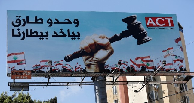 لافتة تضامن مع القاضي طارق بيطار في بيروت AP