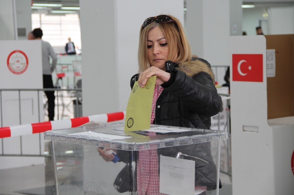 An expat voter casts her vote in the Netherlands, where expat voters flocked to the ballot boxes in Turkish consulates in Amsterdam, Lahey and Deventer.