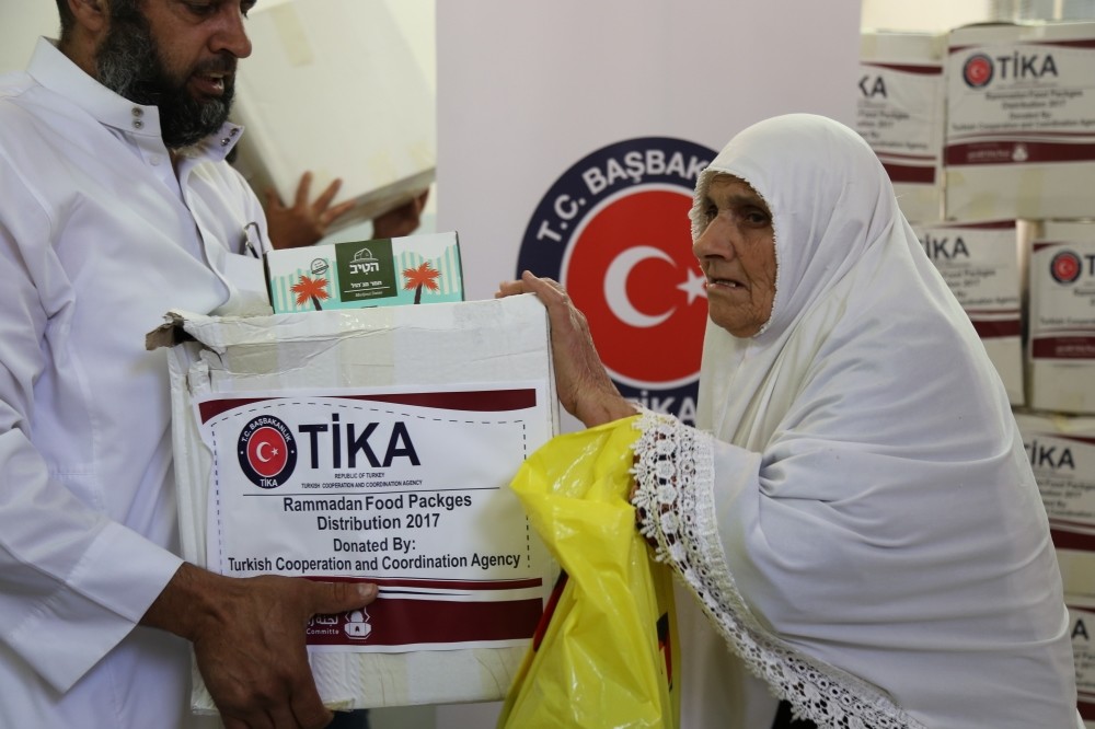 The photo shows Tu0130KA food aid packages delivered to those in need in East Jarusalem on April 22.
