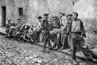A photo by Ara Gu00fcler of some men on an Istanbul street.