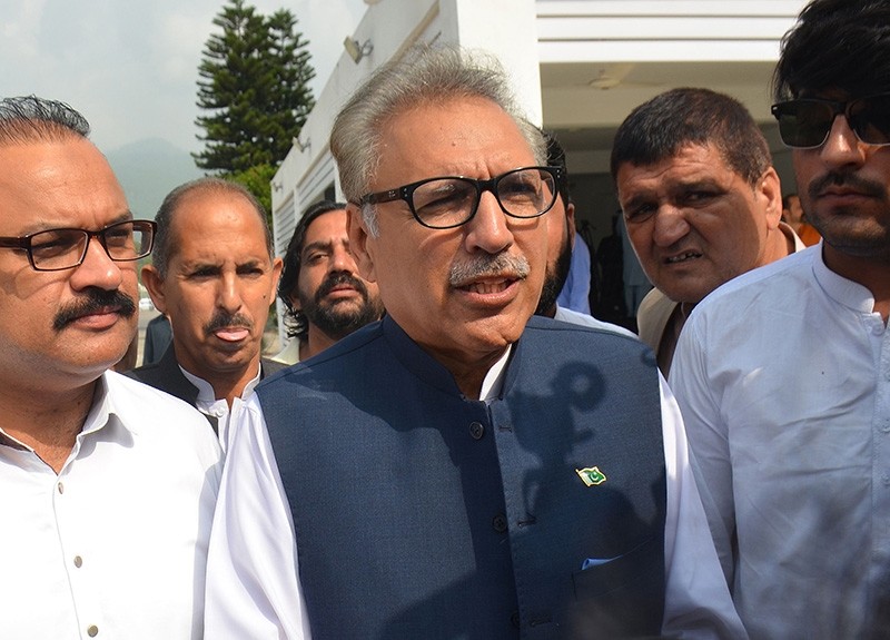 Leader of ruling Pakistan Tehreek-e-Insaf (PTI) party and president candidate Arif Alvi (C) arrives before the president election at the National Assembly in Islamabad on Sept. 4, 2018. (AFP Photo)