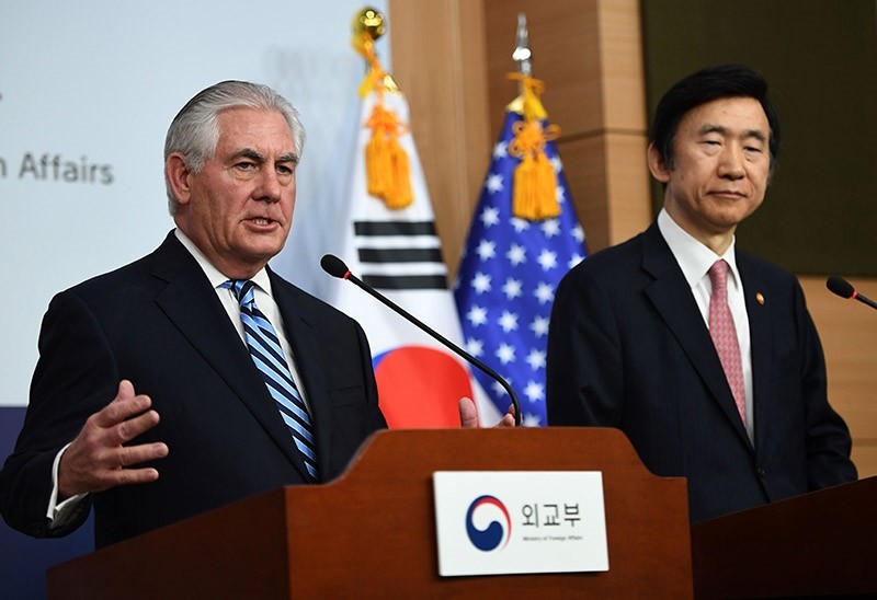 US Secretary of State Rex Tillerson (L) speaks as South Korean Foreign Minister Yun Byung-Se (R) looks on during a press conference in Seoul on March 17, 2017. (AFP Photo)