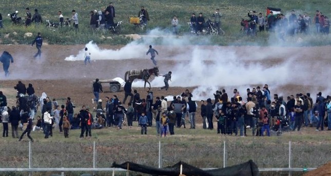 غزة.. إصابة 8 فلسطينيين برصاص الجيش الإسرائيلي خلال مشاركتهم في مسيرة العودة