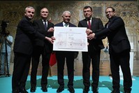 Prime Minister Binali Yu0131ldu0131ru0131m (C) and Technology Minister Faruk u00d6zlu00fc (2nd on right) unveil plans for Izmir Technology Base on June 12, 2016, in Izmir, Turkey. (IHA Photo)