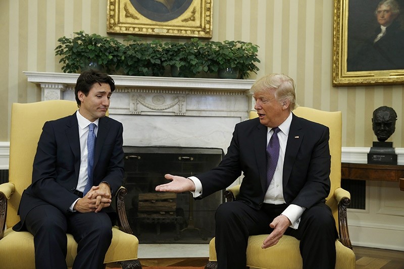 Canadian Prime Minister Justin Trudeau (L) is greeted by U.S. President Donald Trump in the Oval Office at the White House in Washington, U.S. on Feb. 13, 2017. (Reuters Photo)