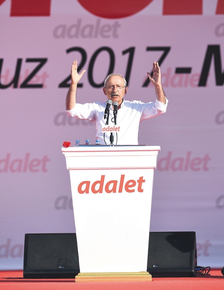 CHP Chairman Ku0131lu0131u00e7darou011flu at his justice rally in Maltepe, a district in the Asian side of Istanbul.  