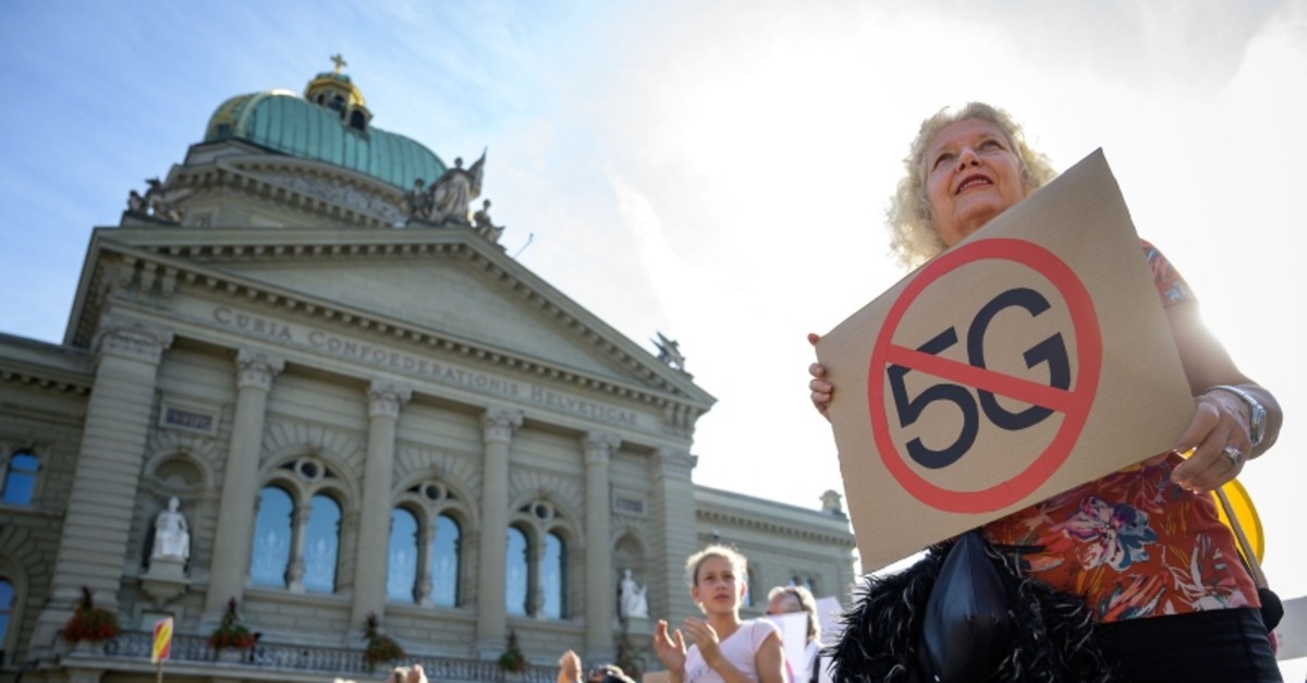 People take part to a nationwide protest against the 5G technology and 5G-compatible antennae deployment in front of the Swiss house of Parliament in Bern, on Sept. 21, 2019 (AFP Photo)