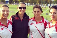 Aybu00fcke Aktuna (left), Gu00fclnaz Bu00fcu015franur Cou015fkun (third left) and Yasemin Ecem Anagu00f6z (right) beat their Italian opponents.