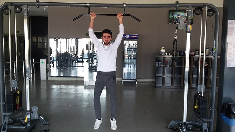 Eyu00fcp Erden works at the gym. Feb. 9, 2017. (IHA Photo)