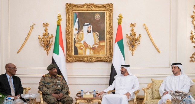 العسكري السوداني يعلن دعمه وتضامنه مع الإمارات