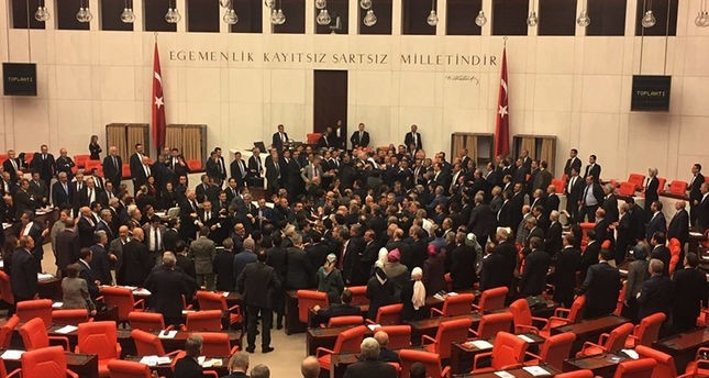 البرلمان التركي يقر المواد الثماني الأولى من مقترح التعديل الدستوري