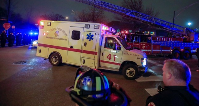 مقتل شرطي وامرأتين ومسلّح بإطلاق نار قرب مستشفى في شيكاغو